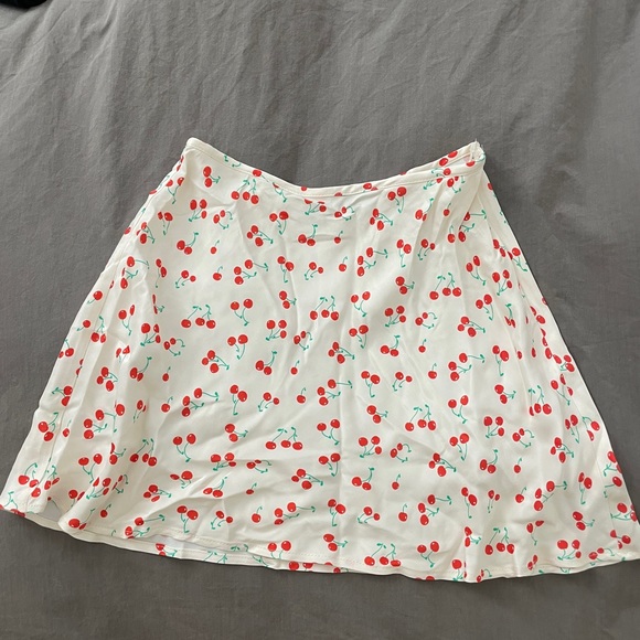 ZARA SILK CHERRY MINI SKIRT - Picture 1 of 3